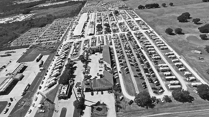 Larry's Old Time Trade Days