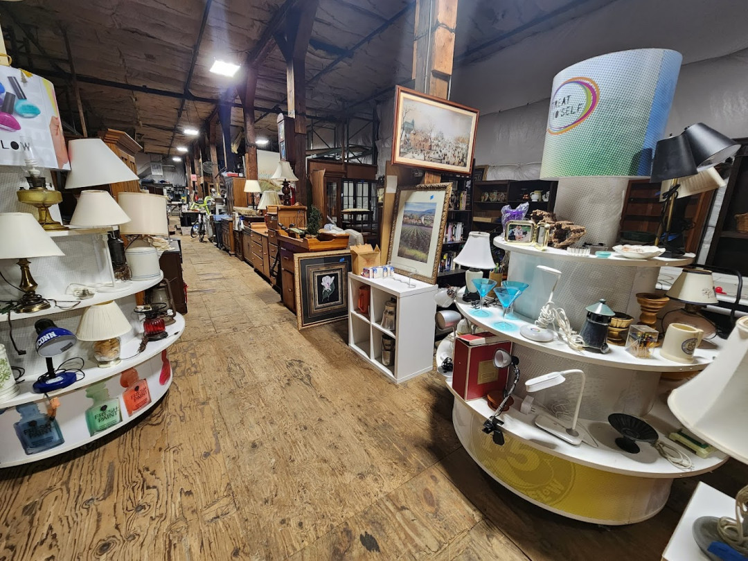 Heck's Things and Things Indoor Flea Market
