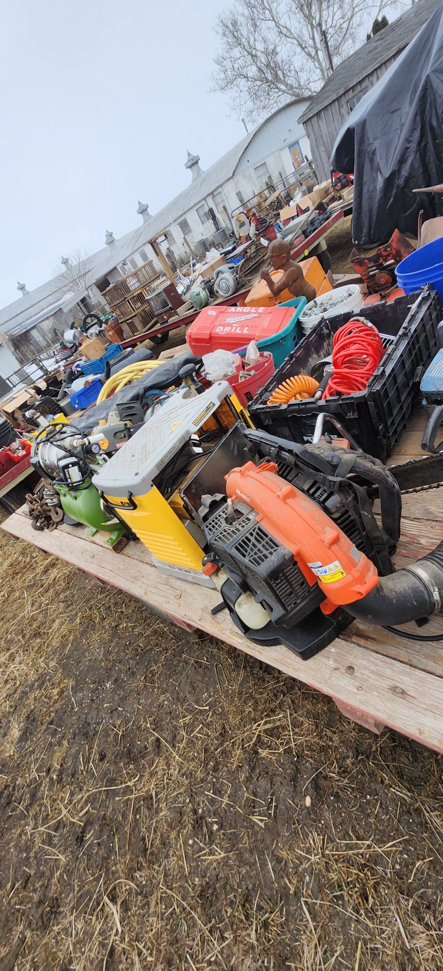 Cedar Lane Feeds and Auction