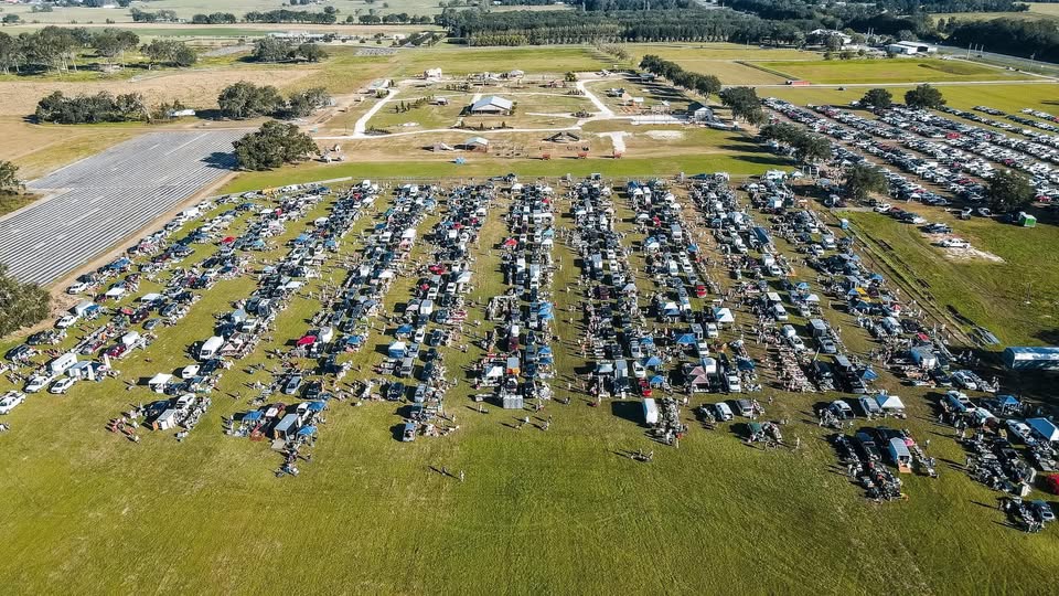 Brown's Junk In The Trunk Sale - Oxford, FL
